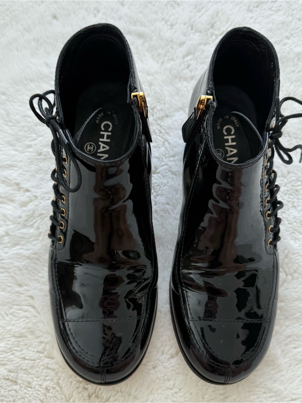 Chanel Lace Up Ankle Boots Black Patent Leather Block Heel CC 39 EU - Picture 2 of 10
